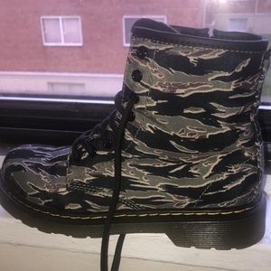 Kids Dr Marten Camo Lace up boot